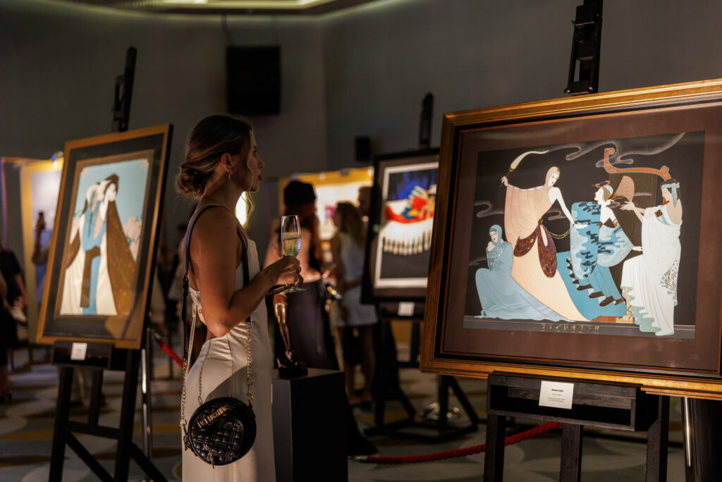 Статья &laquo;Открытие выставки Fashion in Art в отеле Grand Karat Sochi&raquo;